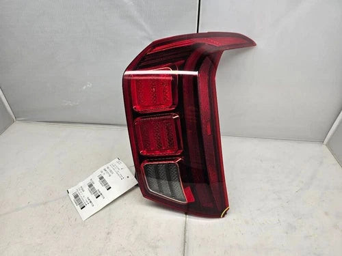 2020-2024 Hyundai Palisade Passenger Side Tail Light Assy Quarter Panel LED RH used OEM tail light