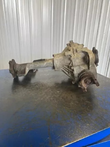 1999-2007 GMC Silverado 1500 Front Axle Differential Carrier 3.73 Ratio OEM used OEM differential carrier