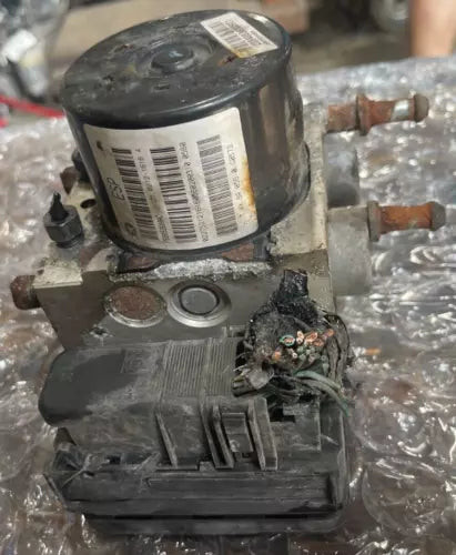 2009 2010 Chrysler Town & Country Dodge Caravan Anti Lock Brake Pump Ass Used used OEM ABS pump and module