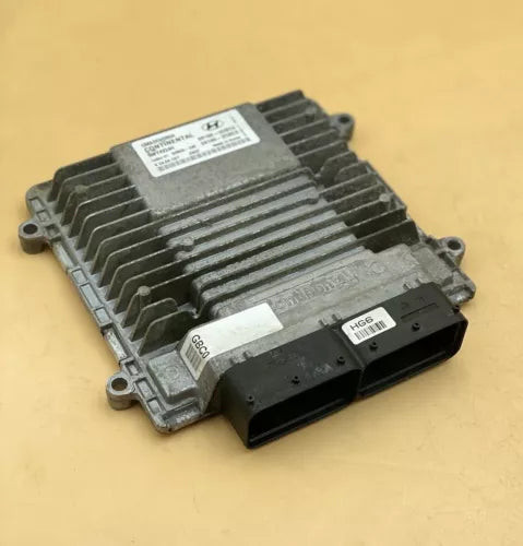 Hyundai Santa Fe Computer Engine Control Module ECU ECM 2013-2018 39100-2GBC0 used OEM engine control module