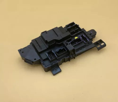 Ford F250 F350 6.4L SUPER DUTY FUSE JUNCTION BCM BOX RELAY 07-09 7C3T-15604-AM used OEM body control module