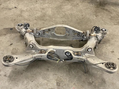 07-11 MERCEDES CLS550 REAR SUBFRAME CRADLE SUB FRAME CROSSMEMBER OEM LOT675 used OEM rear subframe and crossmember