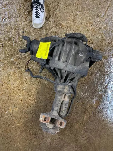 2001-2010 Chevrolet Silverado 2500 3500 Front Differential Carrier Assy 4.10 Ratio Used OEM front differential carrier used OEM front differential carrier