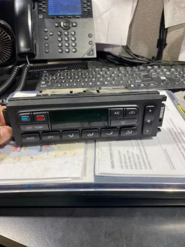 2005-2007 Ford F250 F350 Super Duty A/C Heater Climate Control Automatic Used used OEM A/C climate control module