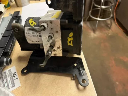 2008-2011 Nissan Xterra ABS Anti Lock Brake Pump Module Assembly 4x2 AT Used used OEM ABS pump and module