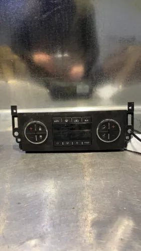 2007-2011 Chevy Tahoe GMC YukonXL 1500 AC Heater Temperature Climate Control OEM used OEM A/C climate control module