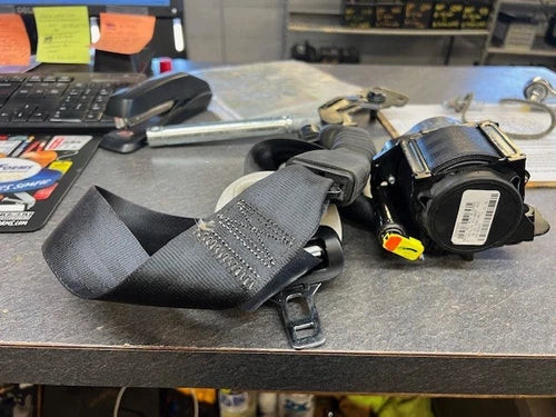 2016-2020 Kia Sorento Front Driver Seat Belt Retractor Assembly Black OEM used OEM seat belt assembly