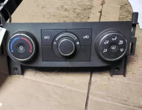 2007-2011 Chevrolet HHR A/C Heater Temp Climate Control 15906840 Used used OEM A/C climate control module