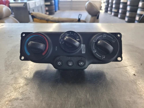 2005 Chevrolet Equinox A/C Heater Climate Temperature Control OEM used OEM A/C climate control module