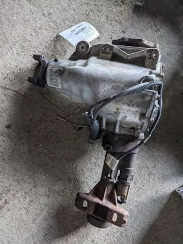 2011-2015 Chevy Silverado 2500 3500 Front Axle Differential Carrier 3.73 OEM used OEM differential carrier