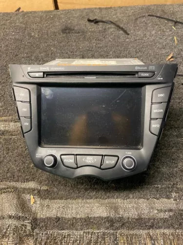 2012-2015 Hyundai Veloster Radio Receiver AM FM CD Satellite OEM used OEM radio receiver