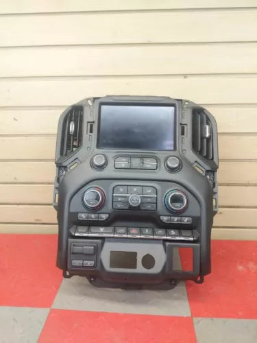 2019-2022 Chevy Silverado 2500,3500 Radio w/ 8" Display Screen Control Panel OEM used OEM infotainment display
