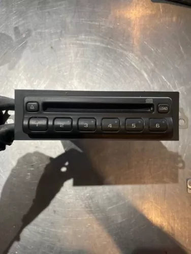 2003-2006 Cadillac Escalade GMC Yukon 6-DISC CD Player Console Mounted OEM used OEM radio receiver