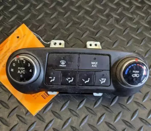 2010-2013 Hyundai Tucson AC Heater Manual Temperature Climate Control Unit OEM used OEM A/C climate control module