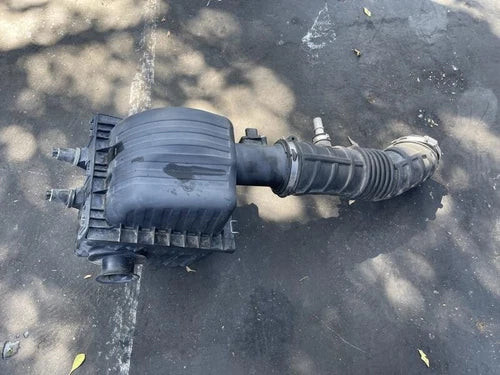 2004-2011 Ford Ranger Air Cleaner 4.0L OEM used OEM air cleaner assembly