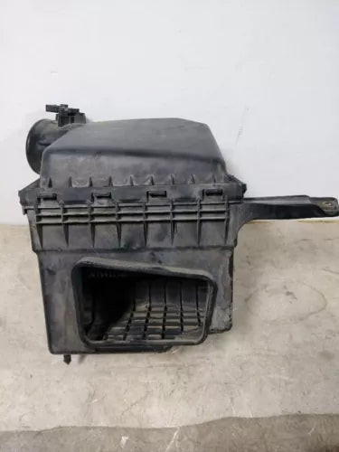 2003-2007 Dodge Ram 2500 ,3500 Air Cleaner/Boxer 5.9L Diesel OEM used OEM air cleaner assembly
