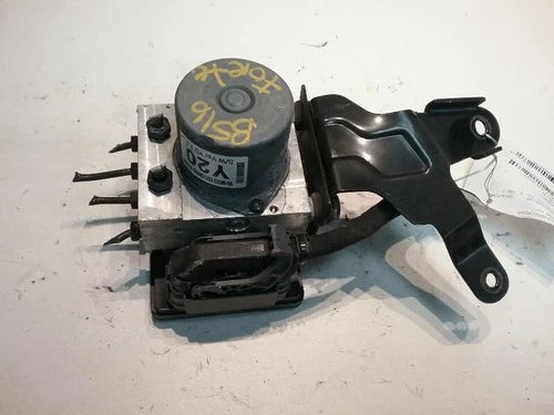 2014 KIA FORTE Sedan Anti-Lock Brake Pump OEM... used OEM ABS pump and module