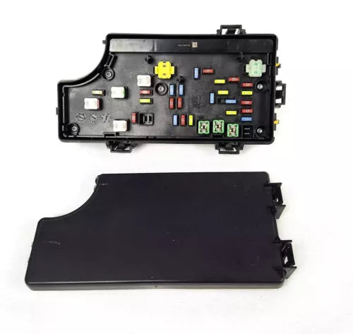 2008 2009 Jeep Patriot Compass Dodge Caliber TIPM Fuse Relay Box 68028007 used OEM fuse box or power module