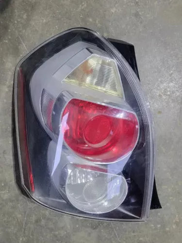 2009-2010 Pontiac Vibe Tail light TAILLIGHT Assembly Driver side Genuine OEM used OEM tail light