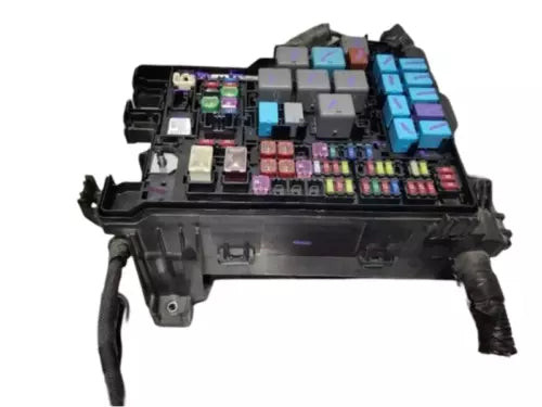 2016-2023 Toyota Tacoma 2.7L Engine Fuse Box 4 Cylinder 2TRFE Engine used OEM fuse box or power module