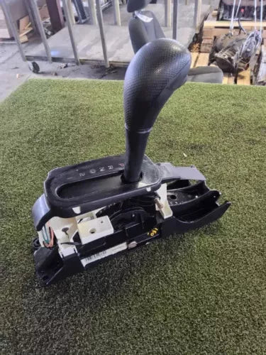 2006-2007 Jeep Liberty Automatic Floor Gear Shifter Assembly OEM used OEM transmission shifter