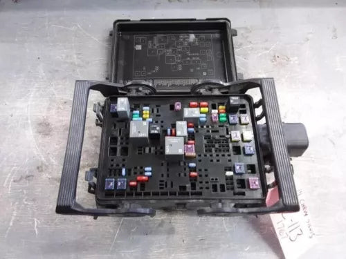 2014-2017 Chevy Silverado 1500 Pickup Engine Fuse Box used OEM fuse box or power module