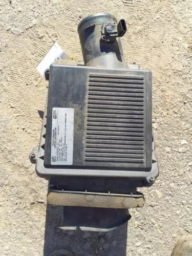 2017-2019 Chevrolet Silverado Sierra 1500 Air Cleaner Intake Filter Box OEM used OEM air cleaner assembly