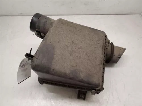 2010-2013 Toyota Tundra 8 Cylinder Air Cleaner Intake Filter Box OEM 10-13 used OEM air cleaner assembly