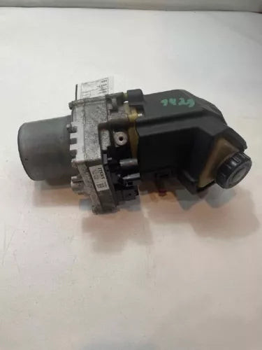 2013 Nissan Altima Sedan 2.5L Power Steering Pump Assembly OEM used OEM power steering pump