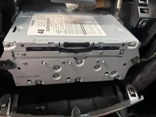 2017 - 2020 Nissan Pathfinder Infiniti QX60 AM FM Stereo CD Radio Receiver OEM used OEM radio receiver