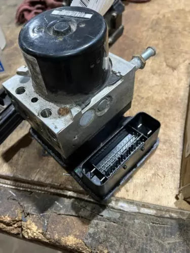 2010-2012 Ford Fusion Abs Anti Lock Brake Pump Module Assembly FWD Oem used OEM ABS pump and module