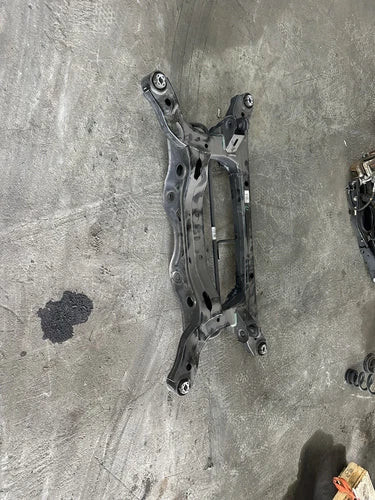 2021 - 2023 KIA K5 EX FWD CROSS-MEMBER SUSPENSION REAR SUBFRAME OEM used OEM rear subframe and crossmember