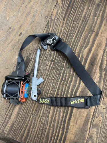 2018-2023 Hyundai Kona Right Front Passenger Seat Belt Retractor Black Used used OEM seat belt