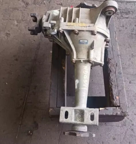 2001-2006 CHEVY SUBURBAN 1500 GMC Yukon Front Differential Assembly AWD Oem used OEM differential carrier