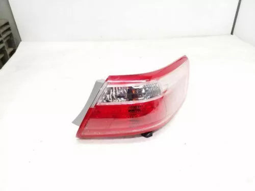 2007-2009 Toyota Camry Tail Lamp RH Drivers Side QTR Panel w/out Outline OEM 08 used OEM tail light