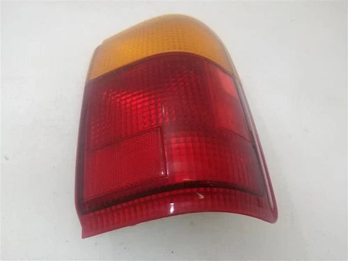 Passenger Right Tail Light Fits 1990-1992 Toyota 4RUNNER used OEM tail light