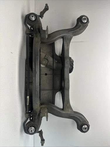 2014-19 MERCEDES BENZ CLA250 W117 REAR CARRIER CROSS MEMBER SUB FRAME OEM used OEM rear subframe and crossmember