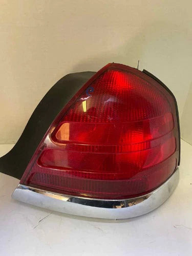 1999-2011 FORD CROWN VICTORIA PASSENGER RIGHT RH TAIL LIGHT LAMP ASSEMBLY used OEM tail light