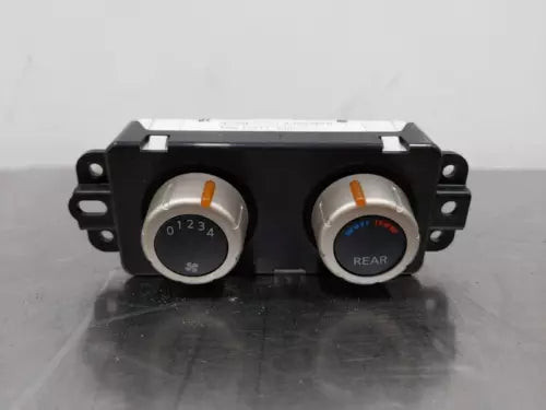 2004-2005 Nissan Armada INFINITI QX56 AC Heater Temperature Climate Control Rear used OEM climate control