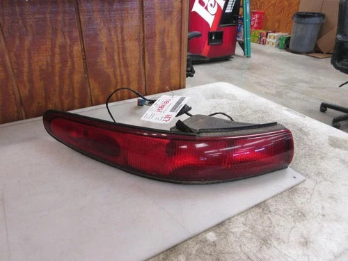 Driver Tail Light Sedan Quarter Panel Mounted Fits 98-99 Mercury SABLE used OEM tail light