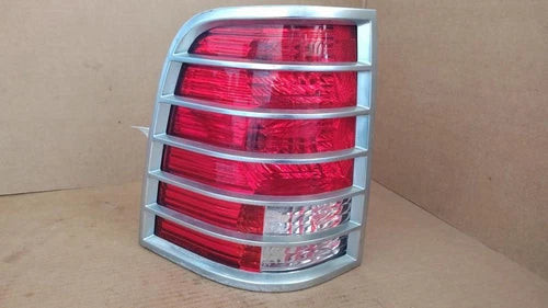 Driver Tail Light Quarter Panel Mounted Fits 02-05 Mercury MOUNTAINEER used OEM tail light