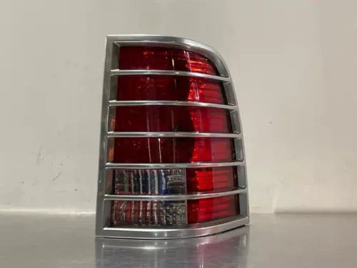 Passenger RH Tail Light Quarter Panel Mounted Fits 02-05 Mercury MOUNTAINEER used OEM tail light