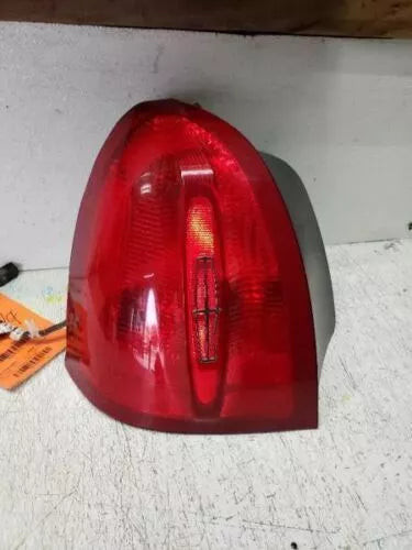 Driver Tail Light Quarter Panel Mounted Fits 1998-2002 LINCOLN & TOWN CAR used OEM tail light