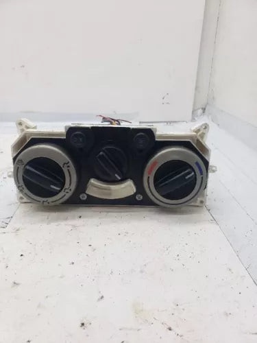 Temperature Control Manual Temperature Control Fits 2003-2004 SUZUKI AERIO used OEM climate control