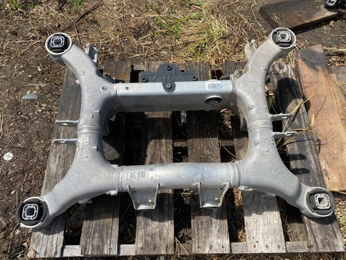 09-15 BMW F01 F02 F04 7 SERIES 750i 740i REAR SUBFRAME CROSSMEMBER CRADLE OEM used OEM rear subframe and crossmember