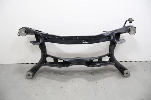 2019 - 2021 VOLKSWAGEN ARTEON FWD REAR UNDERCARRIAGE SUBFRAME CROSSMEMBER OEM used OEM rear subframe and crossmember