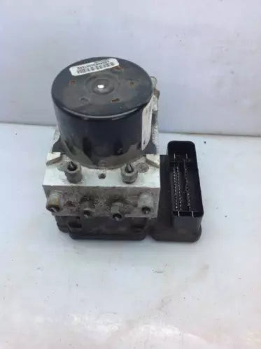 2006 JEEP LIBERTY ABS ANTI-LOCK BRAKE PUMP ASSEMBLY used OEM ABS pump and module