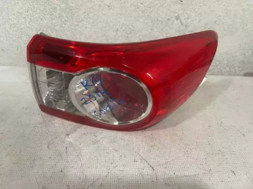 2011-2013 TOYOTA COROLLA RH Passenger Tail Light Assy Quarter Mounted used OEM tail light