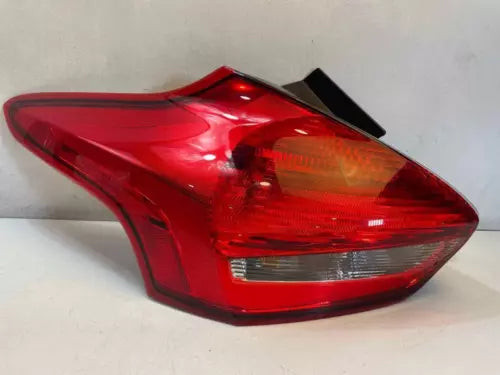 FORD FOCUS Htbk 2015 - 2018 LH Driver Tail Light Assembly OEM used OEM tail light