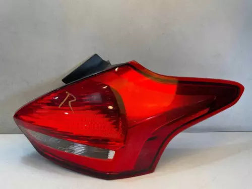 FORD FOCUS Htbk 2015 - 2018 RH Passenger Tail Light Assembly OEM used OEM tail light